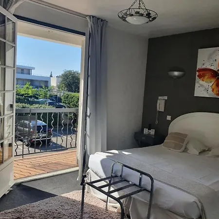 Le Petit Manoir Logis 3*