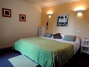 Le Petit Manoir Logis Hotel
