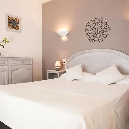 Le Petit Manoir Logis 3*